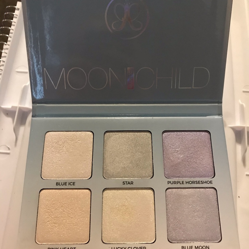 ABH Moon Child highlighter palette